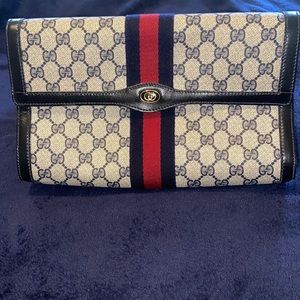 Vintage Gucci clutch